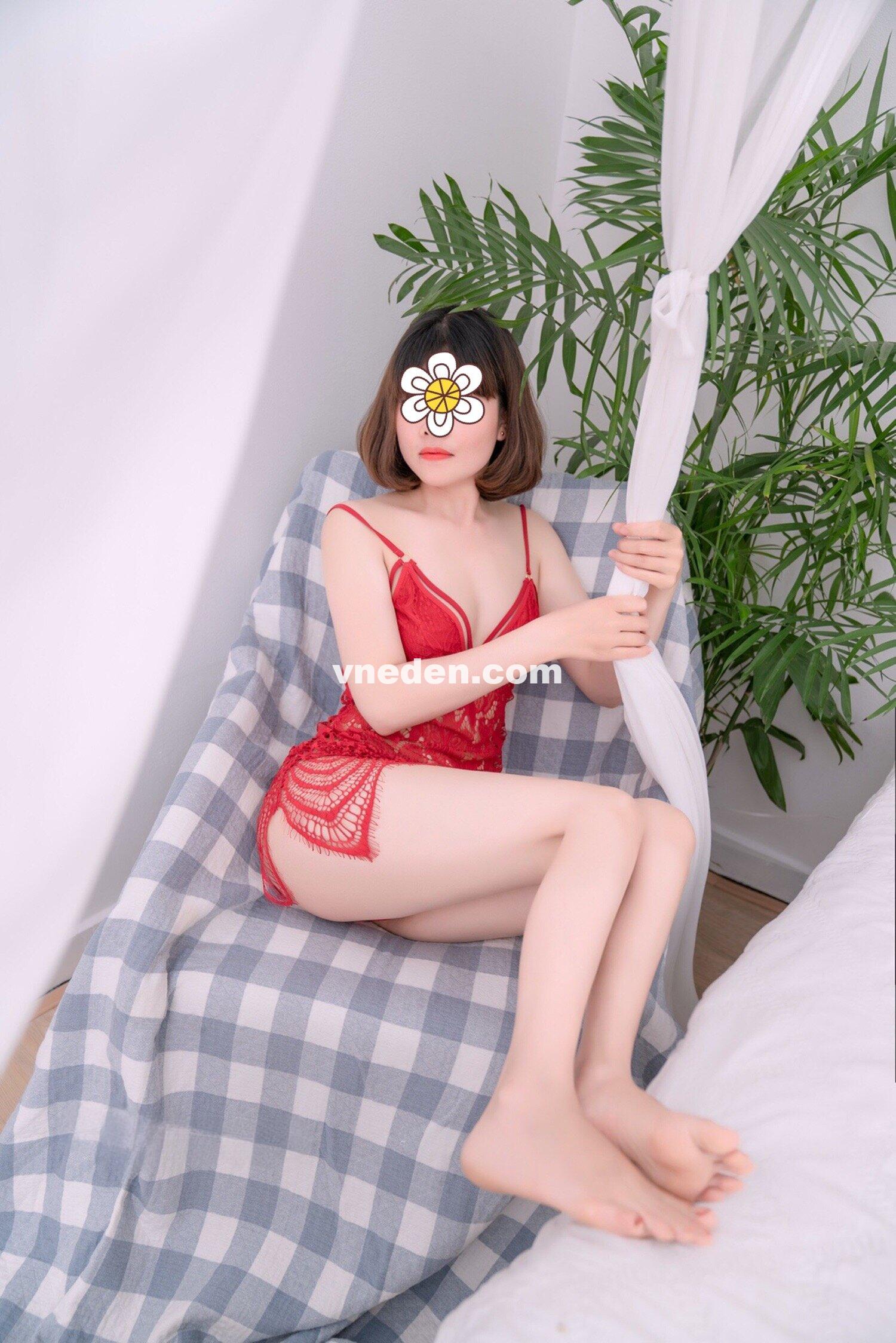 cuc-xinh-tieu-vy-em-hang-xinh-tuoi-non-to-cuc-chieu-khach-716466-original_Object Removal