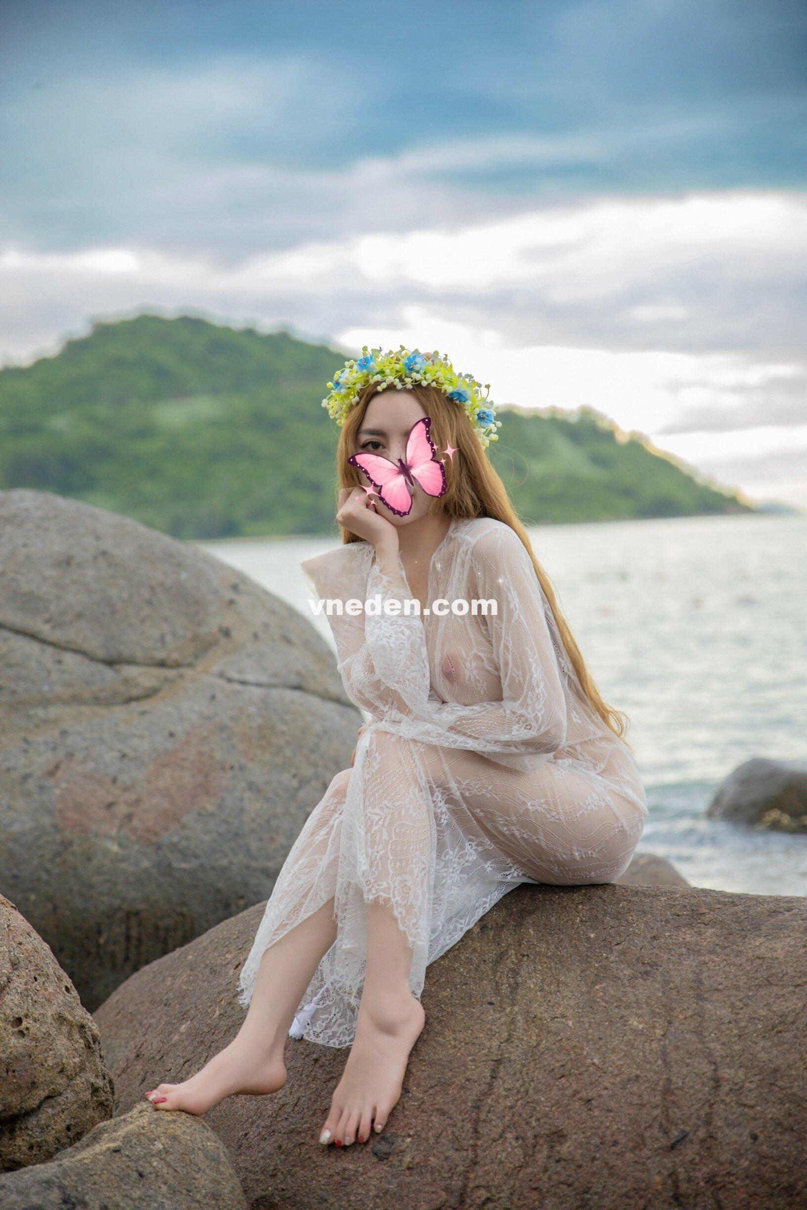 re-up-angela-phuong-trinh-nu-hoang-cosplay-massage-fuck-3183902-original_Object Removal