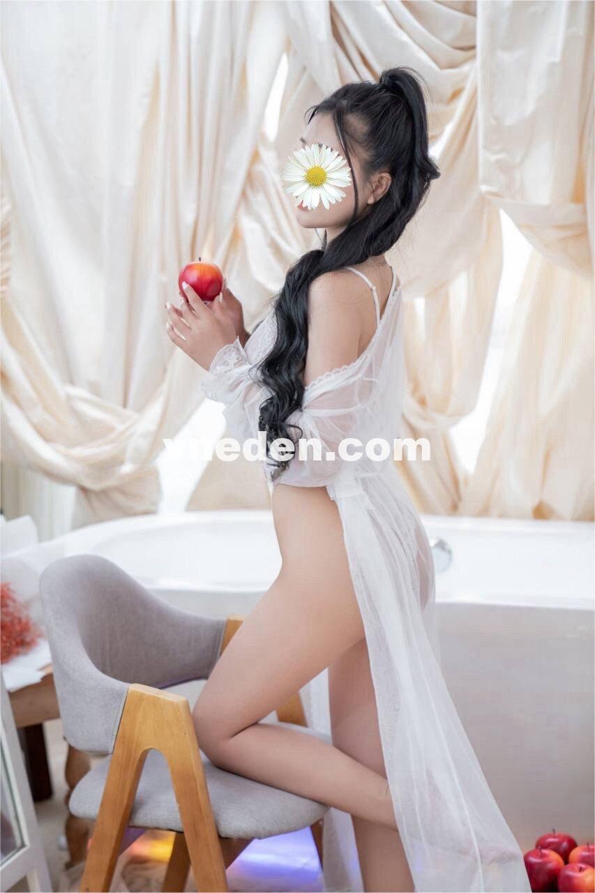 reup-cam-anh-dang-cao-chieu-khach-yeu-nghe-gap-la-me-3187321-original_Object Removal