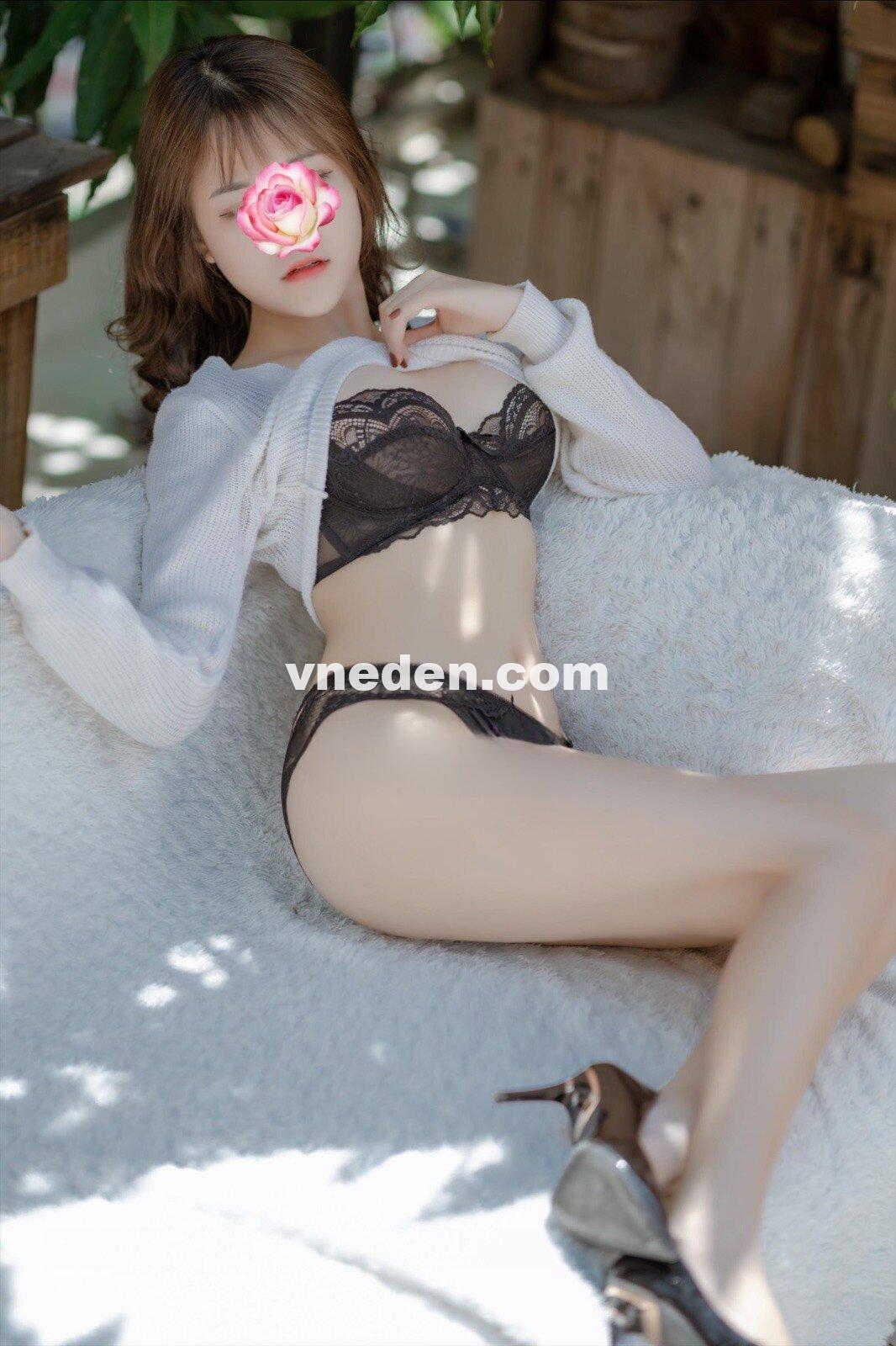 thuy-linh-em-gai-u98-xinh-xan-dang-day-buom-non-rat-ngon-1253778-original_Object Removal